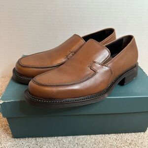 Aztedoc Elegant Tan Leather Slip-On Loafers, size 8.5D, new in box